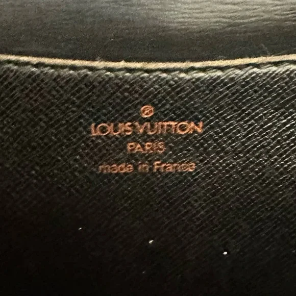 ✨Beautiful✨ Louis Vuitton Epi Leather Crossbody - Picture 10 of 11